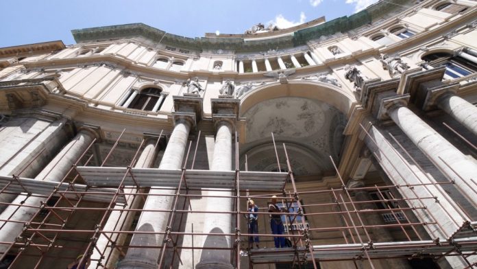 14enne morto nella Galleria Umberto nel 2014: archiviata la posizione di De Magistris